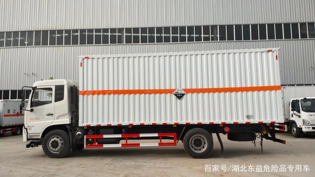 东风天锦8类腐蚀性物品厢式车又名八类危险品运输车,腐蚀品专用运输车